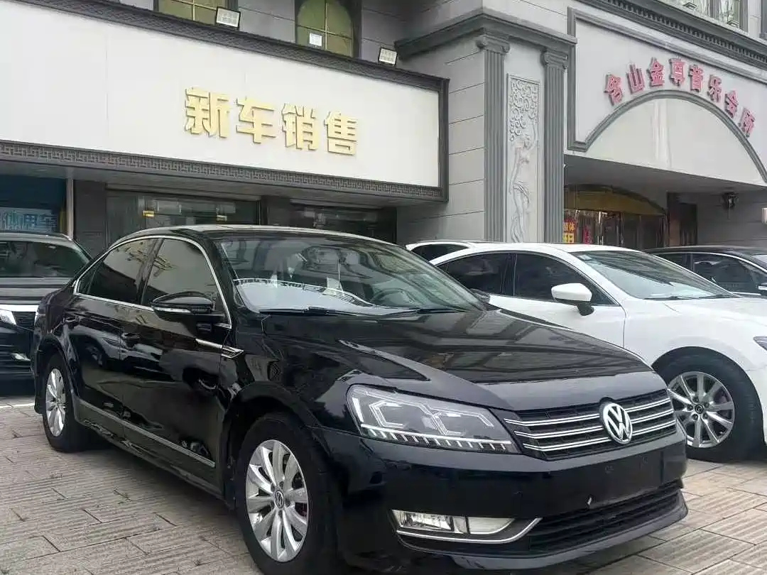 VOLKSWAGEN PASSAT 2015