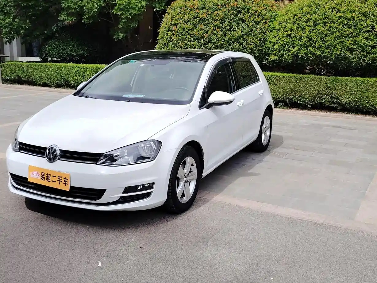 VOLKSWAGEN GOLF 2015