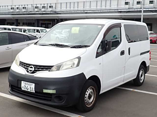 NISSAN NV200