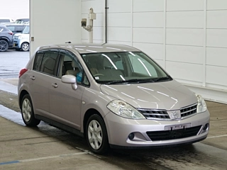 NISSAN TIIDA