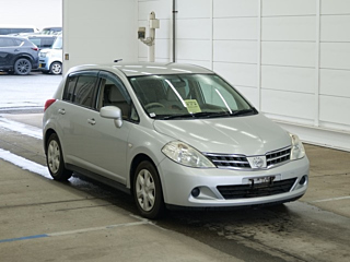 NISSAN TIIDA