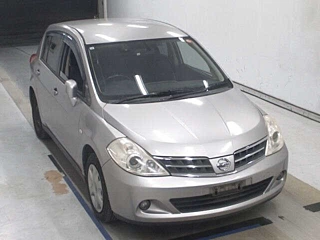 NISSAN TIIDA