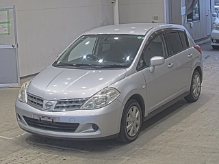 NISSAN TIIDA
