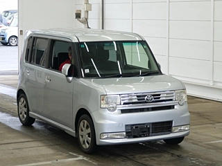 TOYOTA PIXIS SPACE