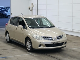 NISSAN TIIDA