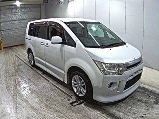 MITSUBISHI DELICA D5