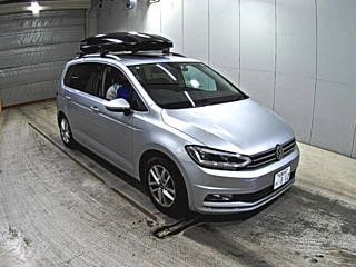 VOLKSWAGEN GOLF TOURAN
