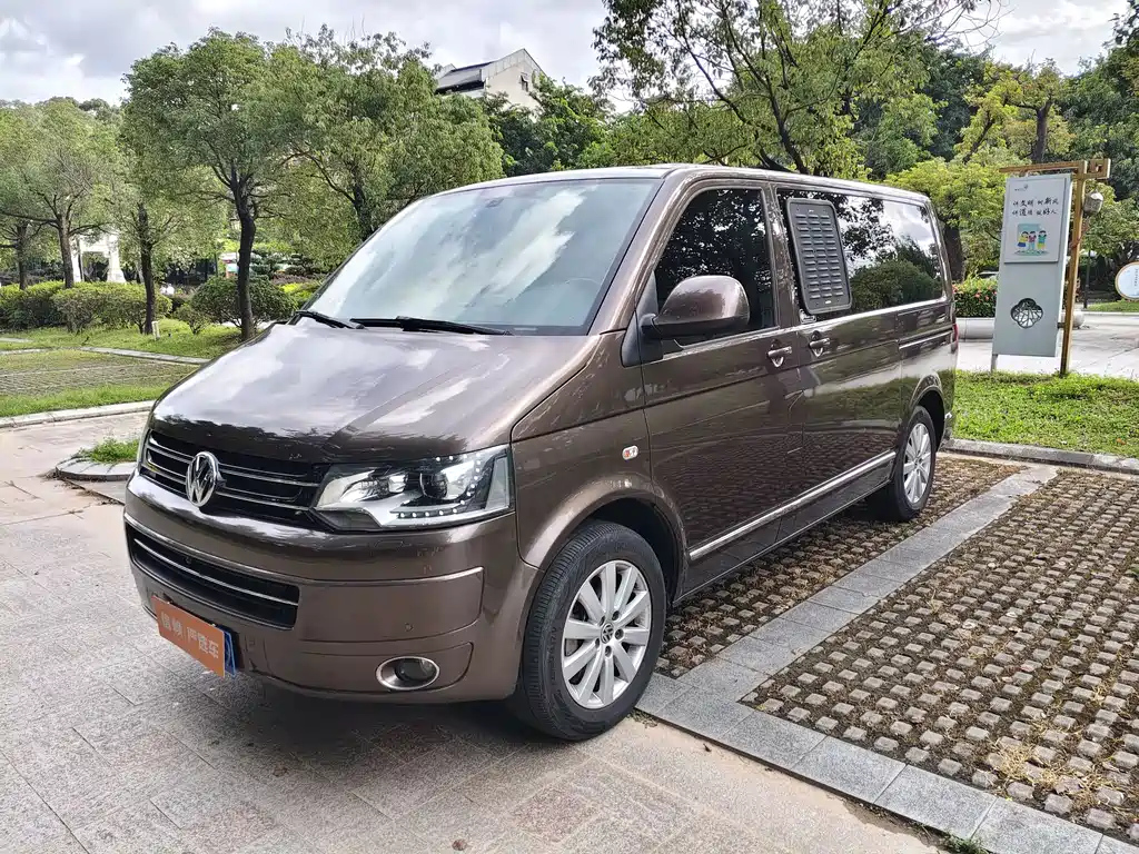 VOLKSWAGEN MULTIVAN 2015