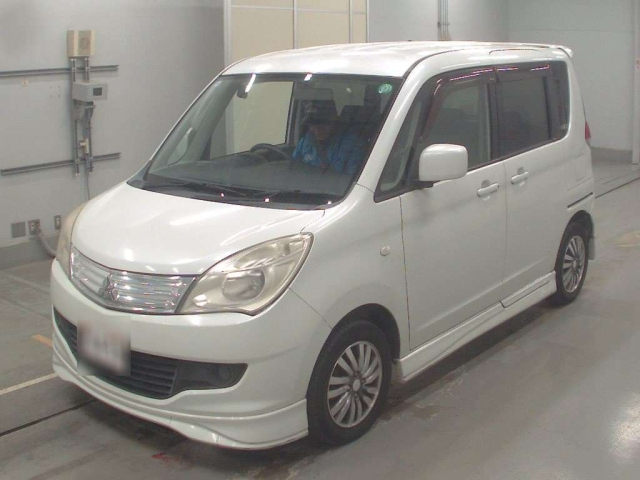 MITSUBISHI DELICA D2