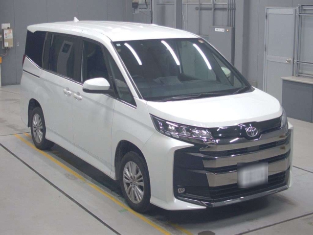 TOYOTA NOAH
