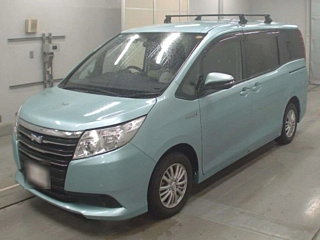 TOYOTA NOAH