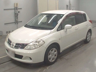 NISSAN TIIDA