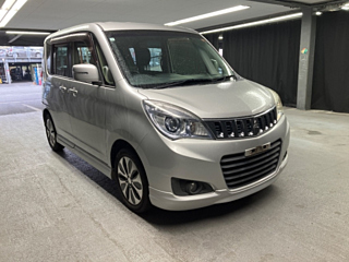 MITSUBISHI DELICA D2