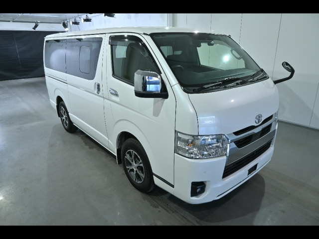 TOYOTA HIACE VAN 2023