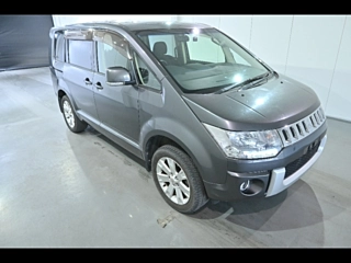 MITSUBISHI DELICA D5