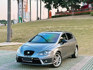 Заказать SEAT LEON