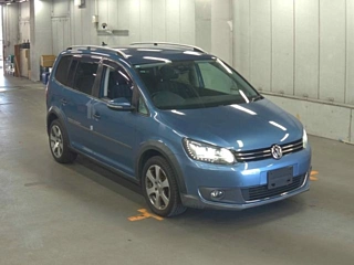 VOLKSWAGEN GOLF TOURAN