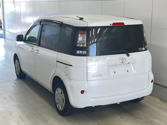 TOYOTA SIENTA 2011