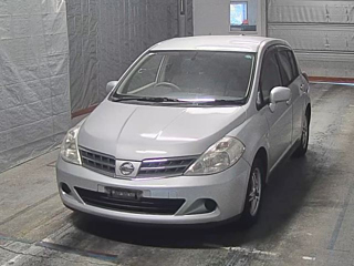 NISSAN TIIDA