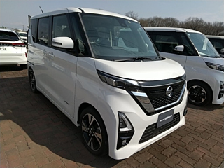 NISSAN ROOX