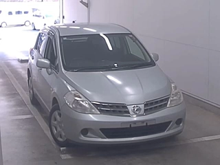 NISSAN TIIDA