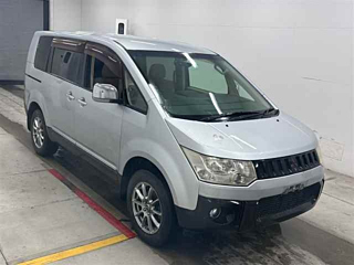 MITSUBISHI DELICA D5