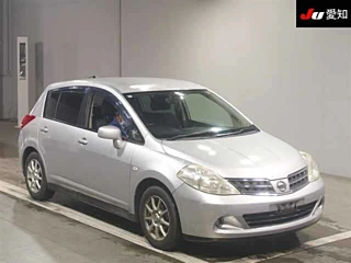 NISSAN TIIDA