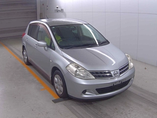 NISSAN TIIDA