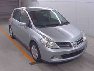 NISSAN TIIDA