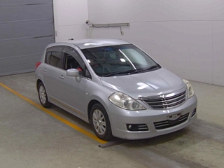 NISSAN TIIDA