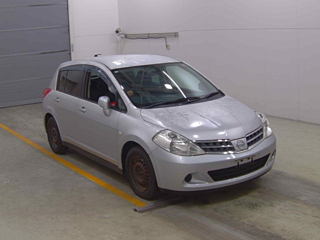 NISSAN TIIDA