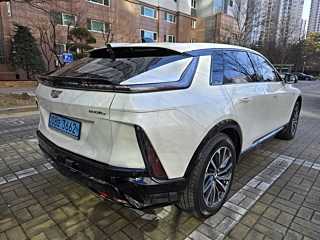 Заказать CADILLAC LYRIQ