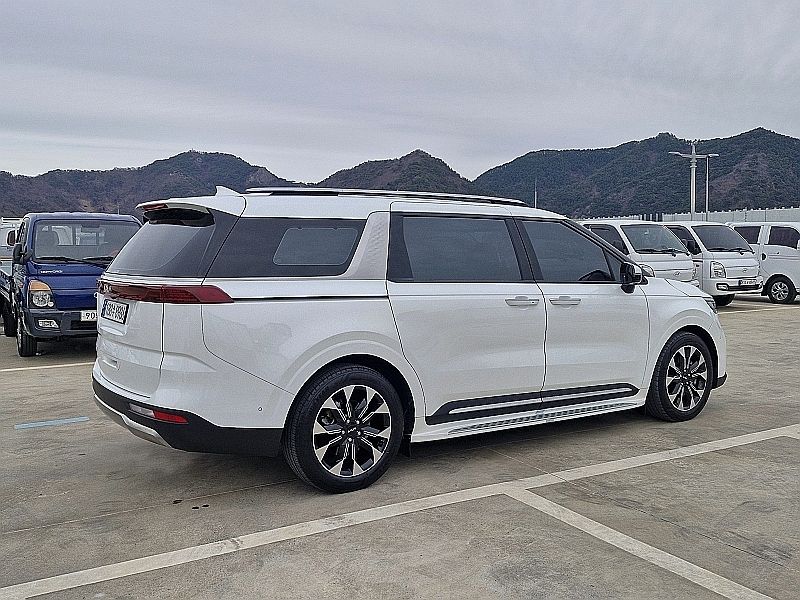 KIA CARNIVAL 2023