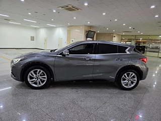 Заказать INFINITI Q30