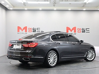 BMW 7-SERIES G11 2016