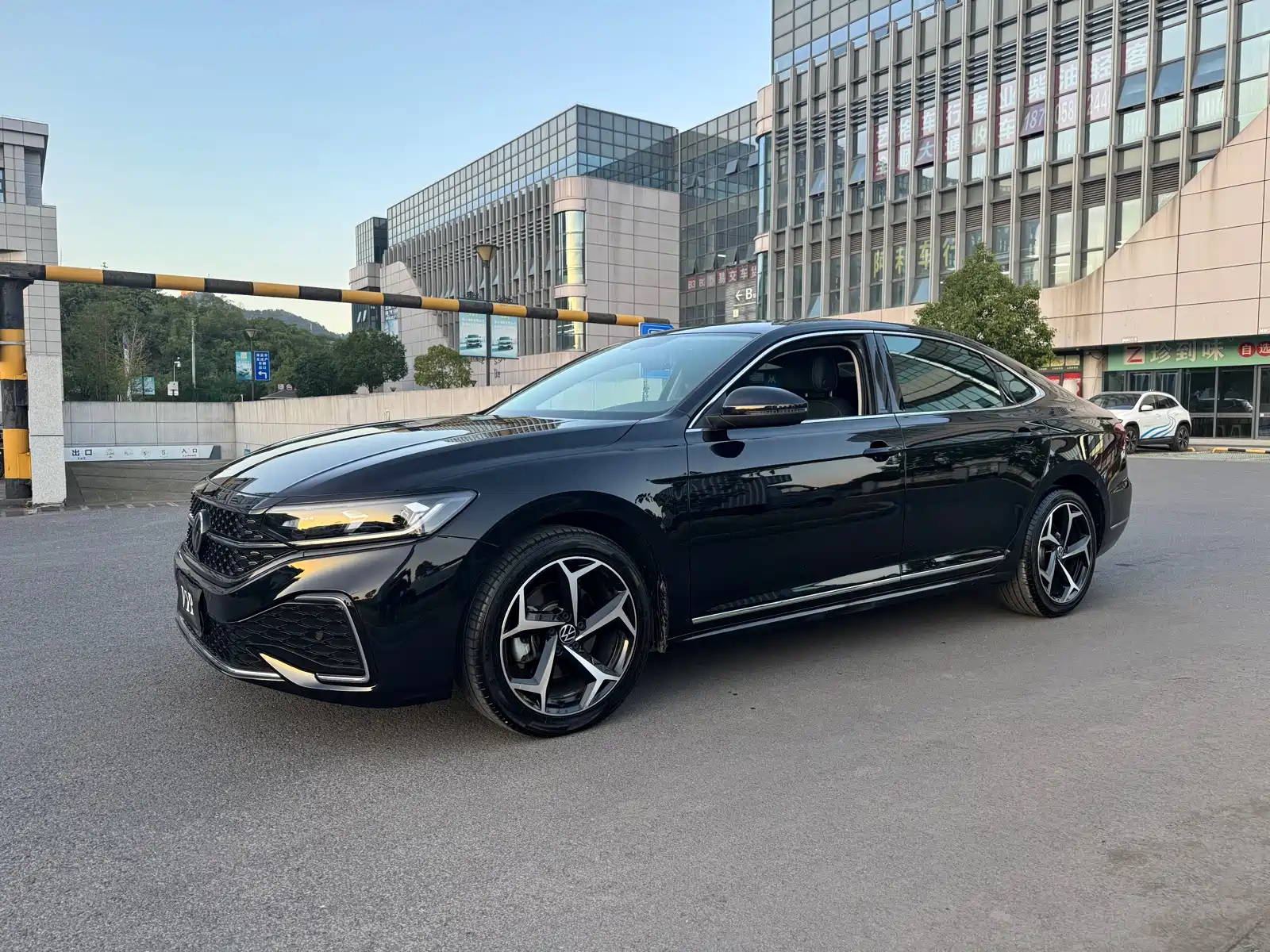 VOLKSWAGEN PASSAT 2023