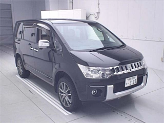 MITSUBISHI DELICA D5