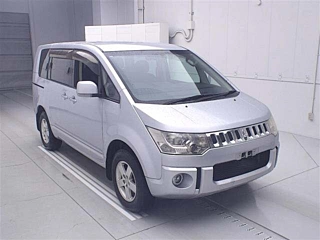 MITSUBISHI DELICA D5