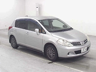 NISSAN TIIDA