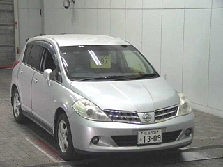 NISSAN TIIDA