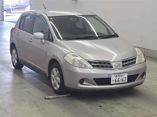 NISSAN TIIDA