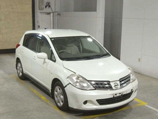 NISSAN TIIDA
