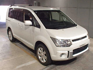 MITSUBISHI DELICA D5